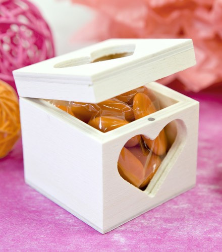 Contenant Dragees En Bois Carre Avec Coeur