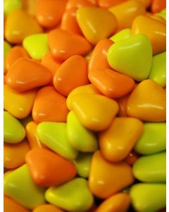 Dragées petits coeurs de trois couleurs vert anis - soleil et orange