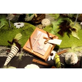 Boîtes - Boîte. 1. Ancienne Boîte De Dragées. Petit Enfant Avec Un Oiseau